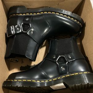 Dr. Martens Black Leather Harness Chelsea Boots/Yellow Stitching (Never) Size 7